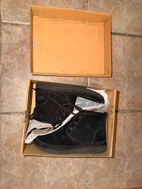 UGG Kids Neumel II boots in black size 3